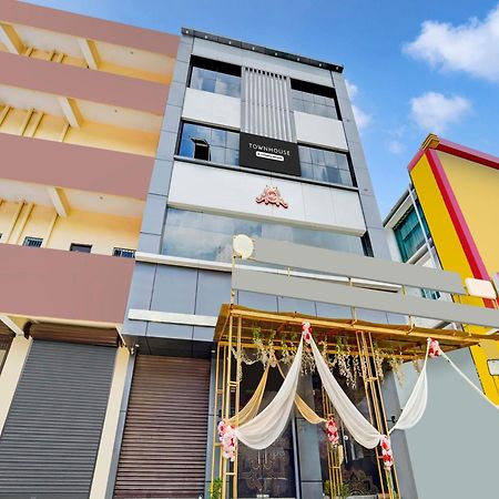 Super Townhouse Anisabad Near Mahavir Sansthan Khagaul Exterior foto